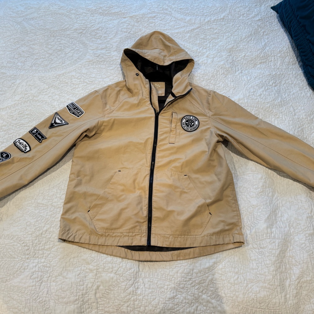 Salt Life windbreaker rainjacket like new condition Men’s small great for women